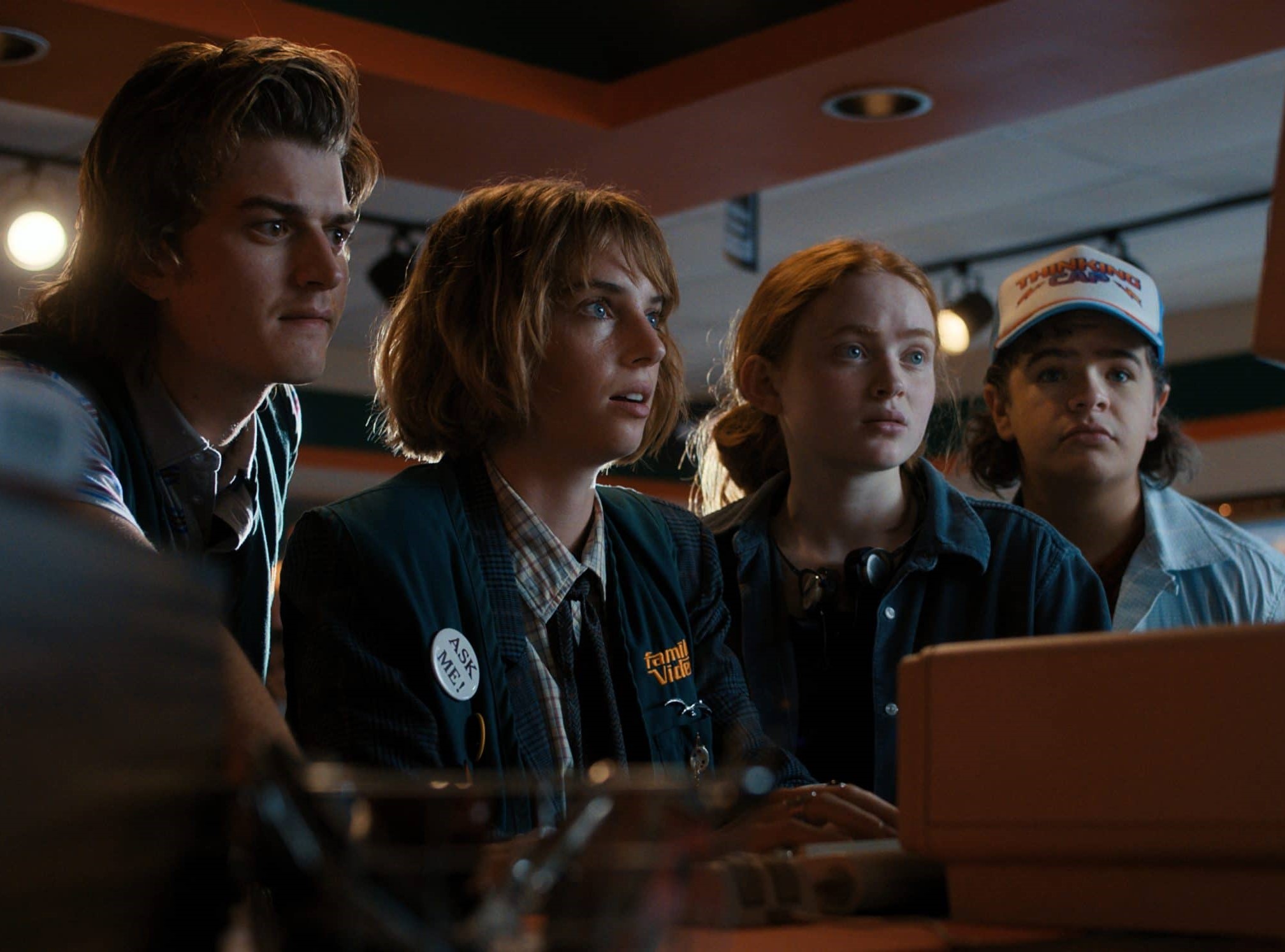 Poster mostrando alguns personagens da série